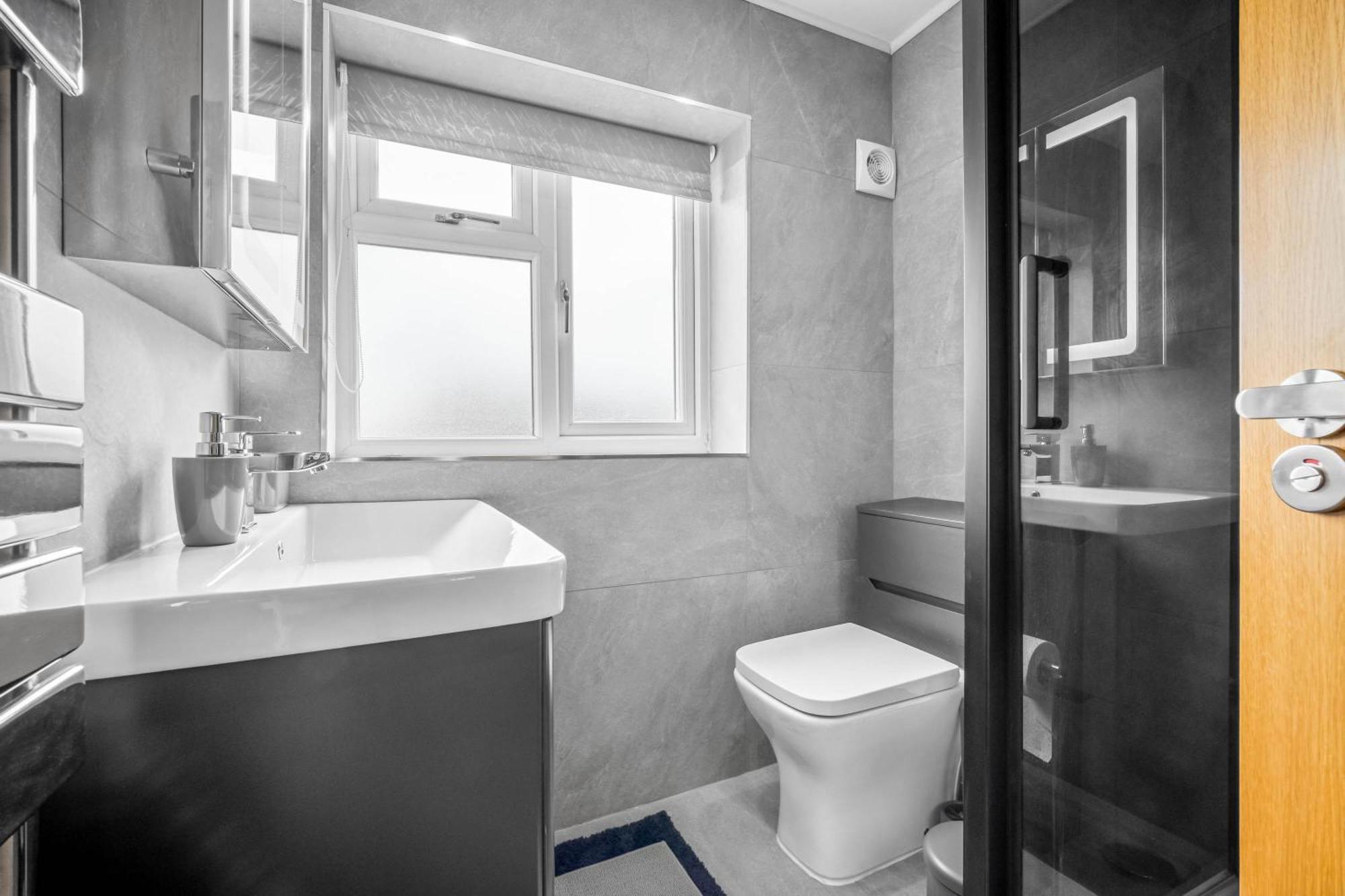 5 Bedroom House Solihull 10 Mins Drive From Bhx & Nec Private Off Road Parking Бирмингем Экстерьер фото