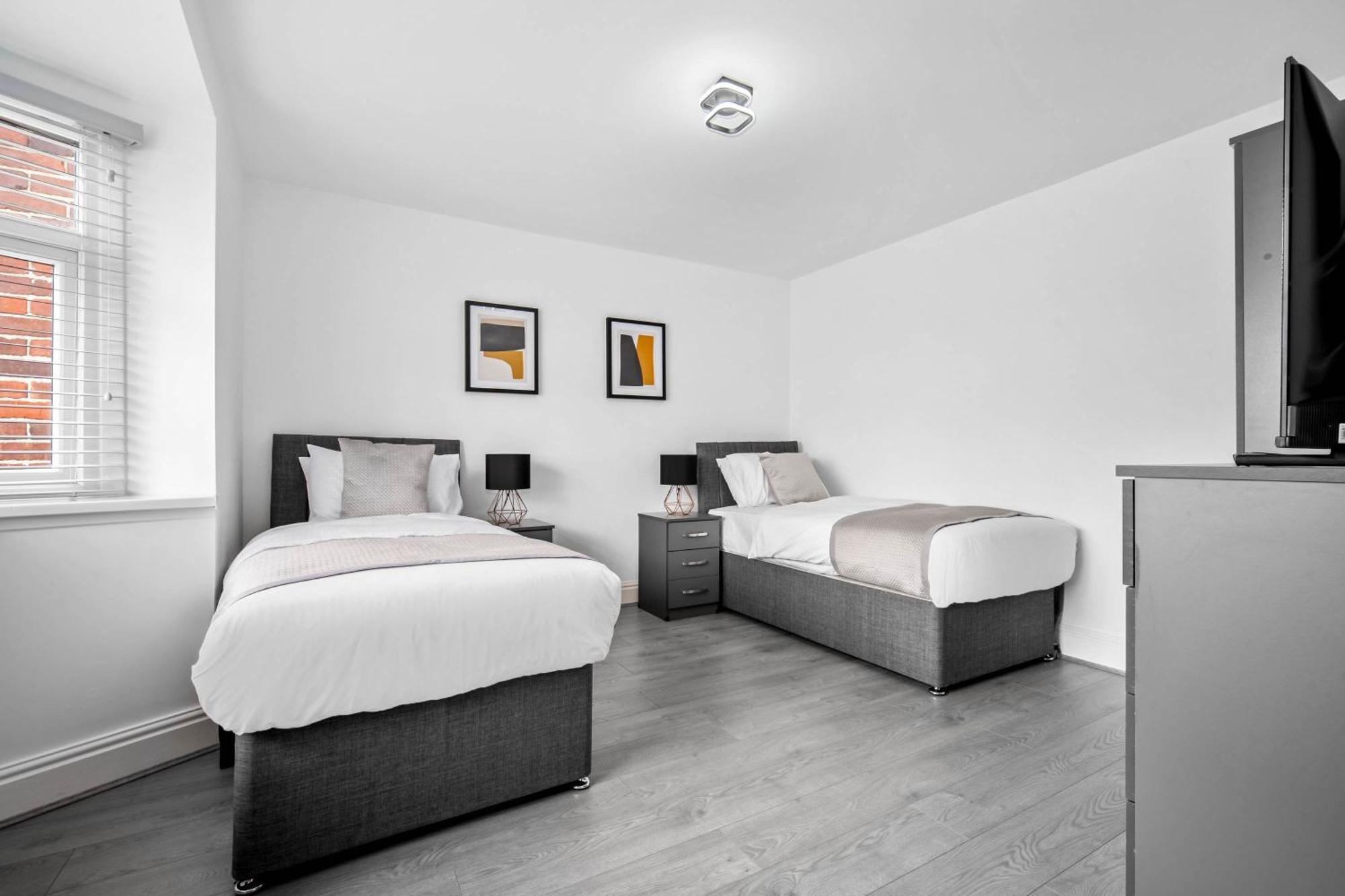 5 Bedroom House Solihull 10 Mins Drive From Bhx & Nec Private Off Road Parking Бирмингем Экстерьер фото
